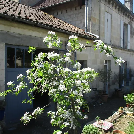 Maison Jeanne D'Arc Alojamento de Acomodação e Pequeno-almoço Saint-Genis-de-Saintonge
